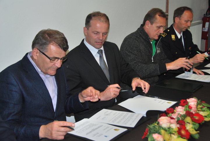 Podpisan sporazum o sodelovanju gasilcev GZ Dolomiti, GZ Brezovica in GZ Medvode